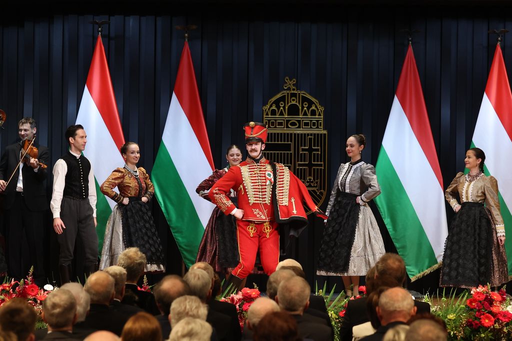 Állami kitüntetéseket adott át Semjén Zsolt a Karmelita kolostorban 