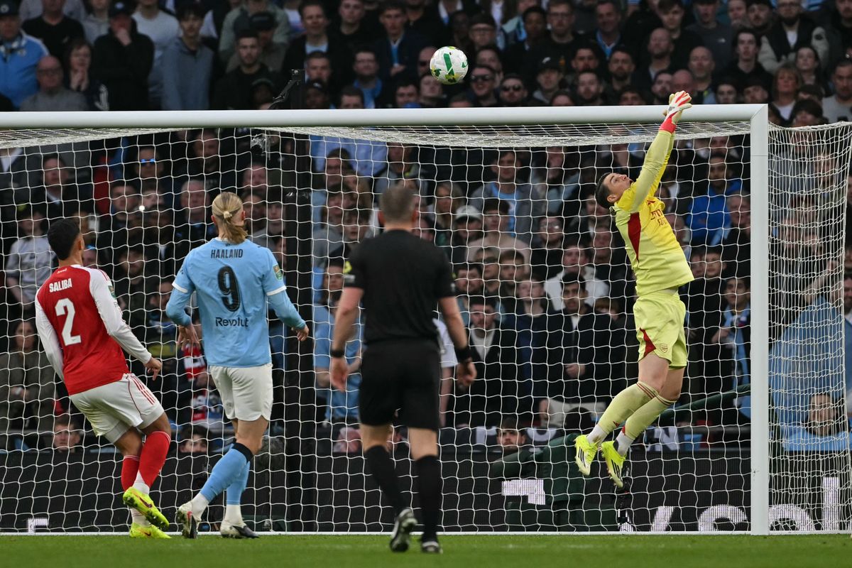 Kepa kapitális hibája az Arsenal–Manchester City Ligakupa-döntőn, Jamie Carragher szerint nem is kellett volna neki kezdenie
