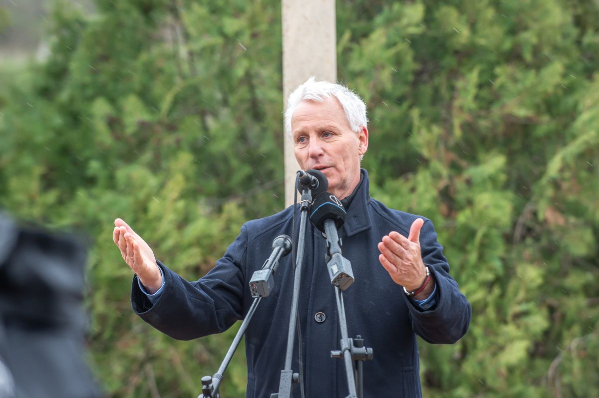 Mohács, 2026. március 28.
Soltész Miklós, a Miniszterelnökség egyházi és nemzetiségi kapcsolatokért felelős államtitkára beszédet mond a felújított szerb ortodox kápolna avatóünnepségén Mohácson 2026. március 28-án.
MTI/Kacsúr Tamás