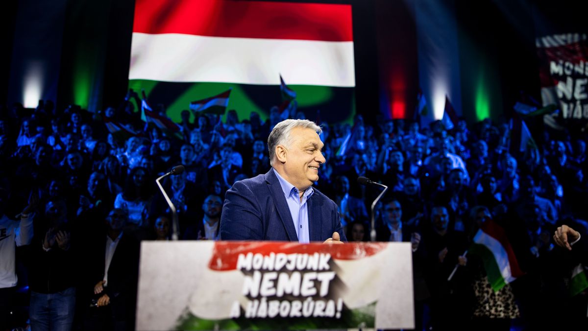 A debreceni háborúellenes gyűlés a Holdról is látszani fog