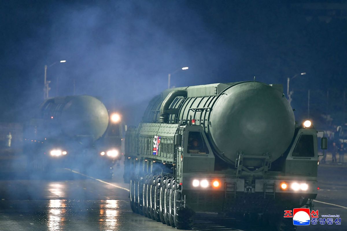 Észak-Korea, Phenjan – Hwasong–20 interkontinentális ballisztikus rakéta
