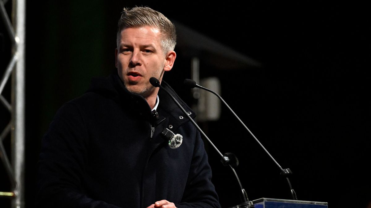 Dunaújváros, 2026. február 28.
Magyar Péter, a Tisza Párt elnöke beszédet mond a párt országjárása keretében tartott kampányrendezvényen Dunaújvárosban 2026. február 28-án.
MTI/Máthé Zoltán