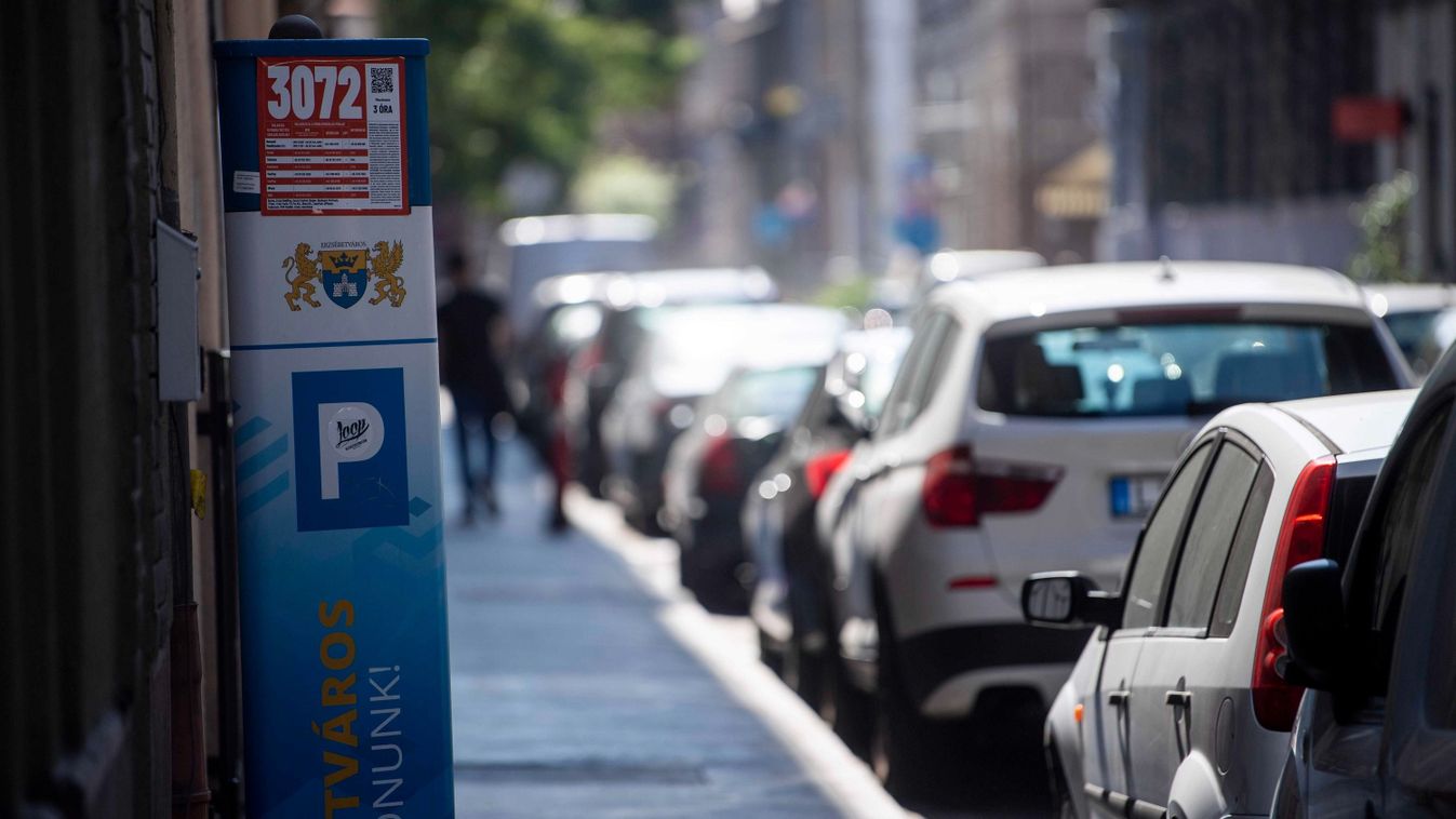 Drágul a parkolás, eltűnnek az automaták Budapest utcáiról