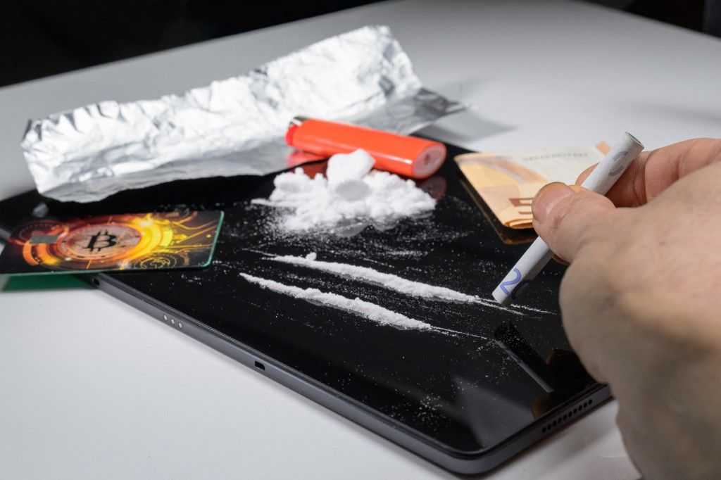 Substance as cocaine white powder lines with Euro notes is seen in this photo illustration in Brussels, Belgium, on February 21, 2026. (Photo by Jonathan Raa/NurPhoto) (Photo by Jonathan Raa / NurPhoto via AFP)