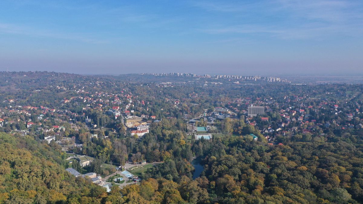 Kisebb szóváltás fajult hatalmas tömegverekedéssé Miskolc központjában + videó