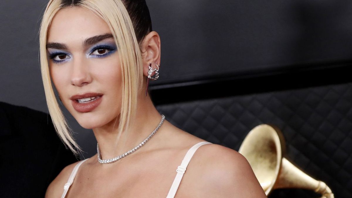 Dua Lipa egy ukrán katonai egységnek segített