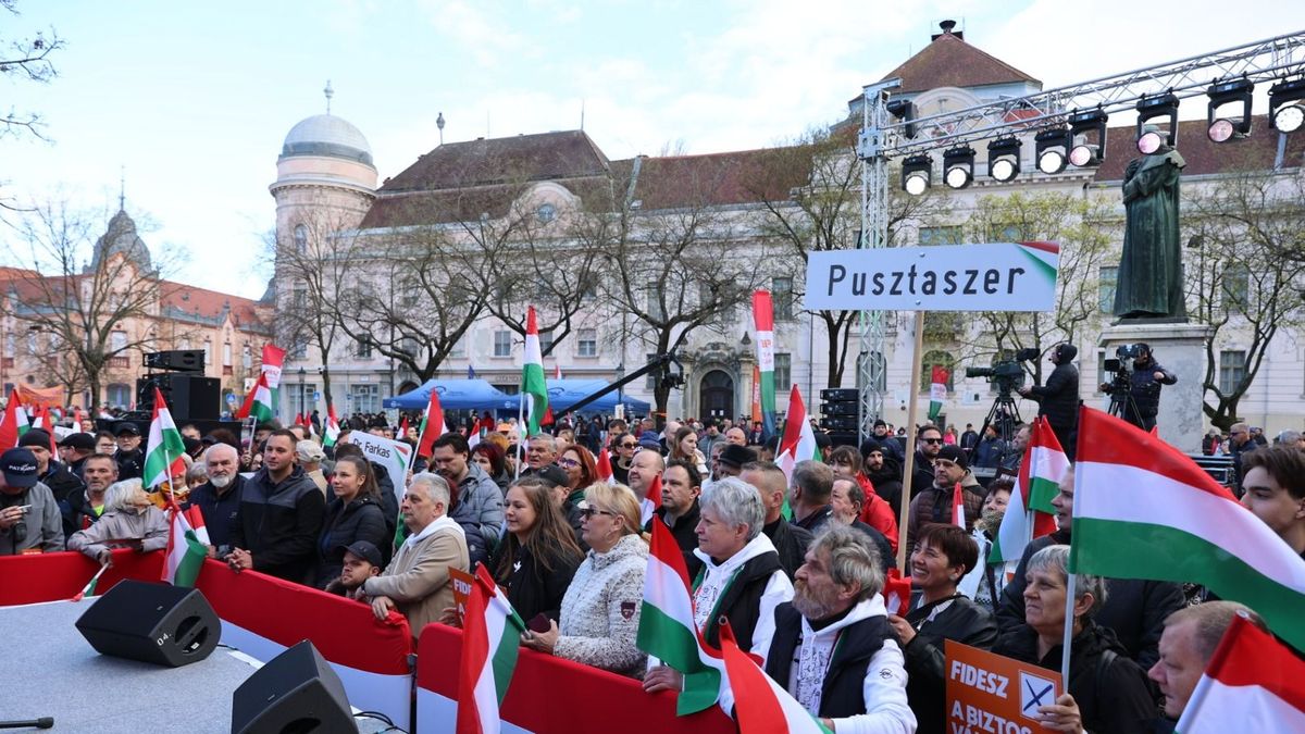 Szentesre is megérkezett a Békemenet, hamarosan Orbán Viktor is színpadra lép – kövesse nálunk élőben!