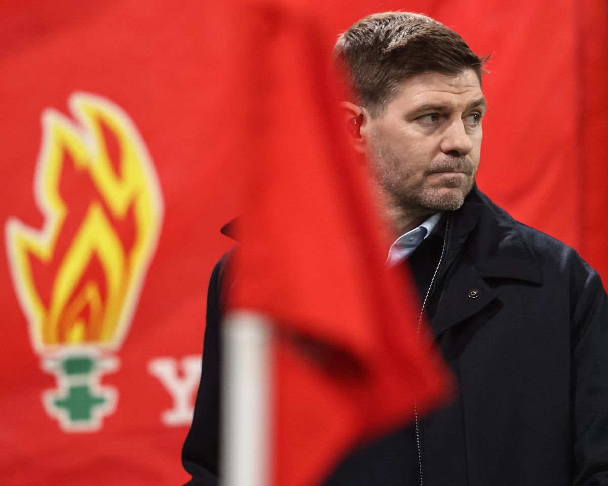 Steven Gerrard a szívén viseli a Liverpool sorsát, és nem szeretné, ha Arne Slotot menesztenék