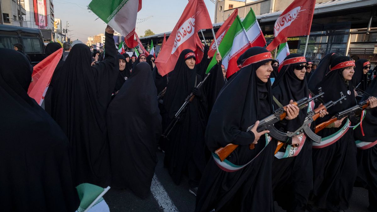 Irán ismét lezárta a Hormuzi-szorost, Ukrajna sötétségbe borult