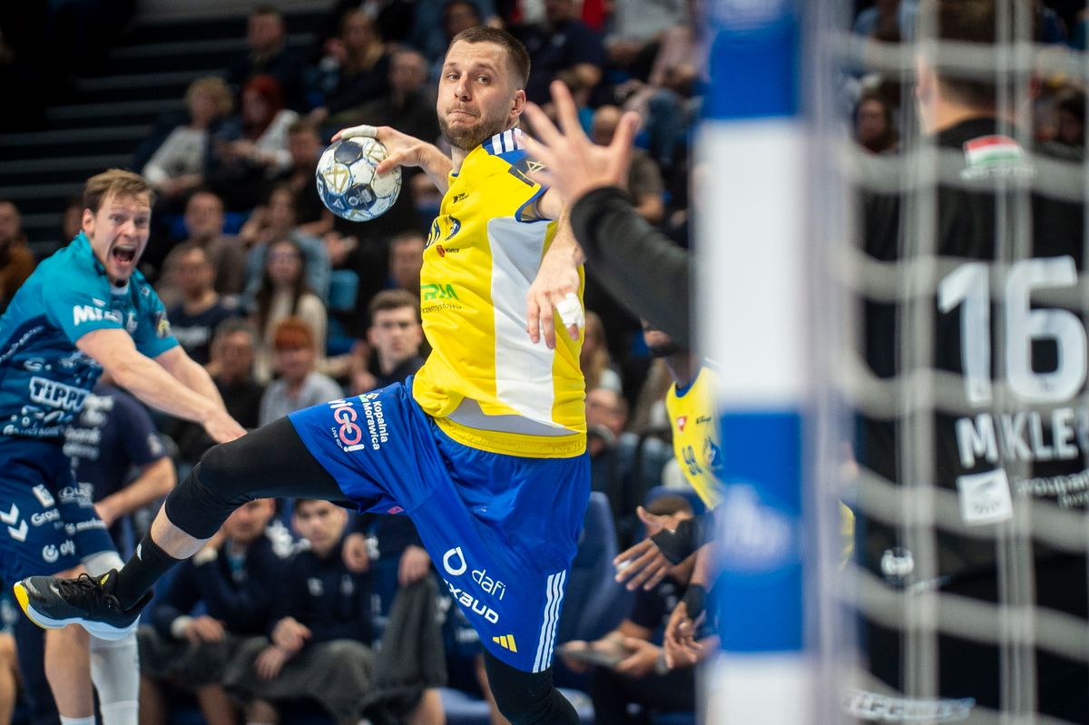A Szeged kézilabdakapusa, Mikler Roland (jobbra) fontos védéseket mutatott be a Kielce elleni BL-mérkőzésen