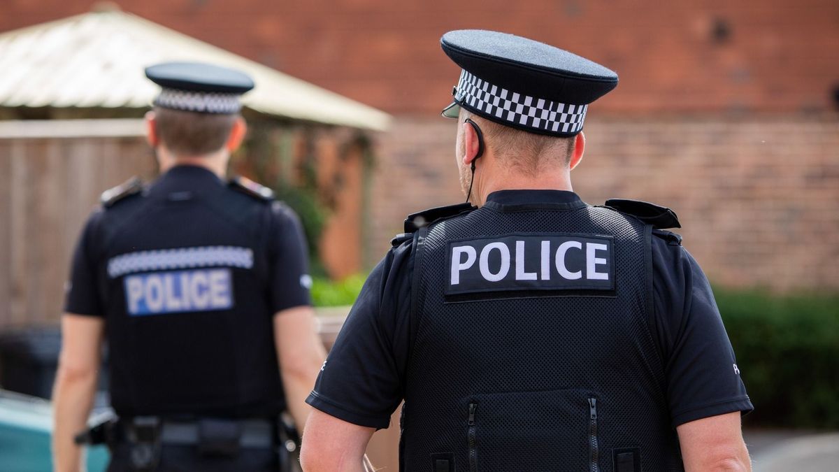 Brutális támadás Angliában: csoportosan erőszakoltak meg egy nőt egy templom előtt