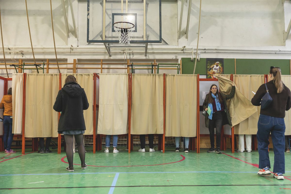 választás, szavazás
szavazókör