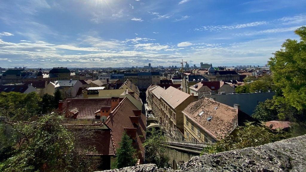 Több nyugat-balkáni városban, köztük Zágrábban is bombafenyegetések érkeztek (Illusztráció, forrás: Anadolu via AFP)