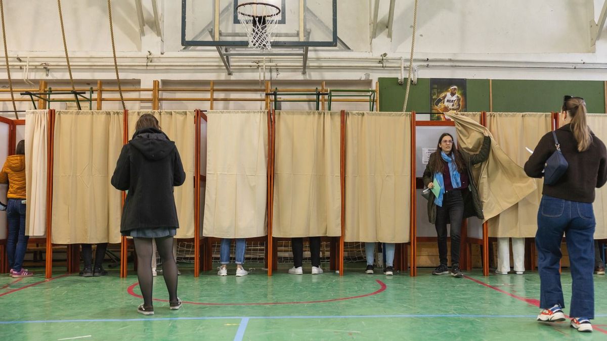 választás, szavazás
szavazókör