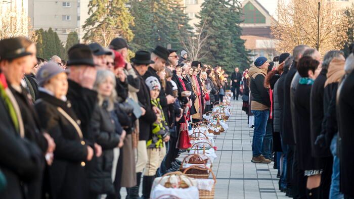 Húsvét - Húsvétvasárnapi ételszentelés Csíkszeredában