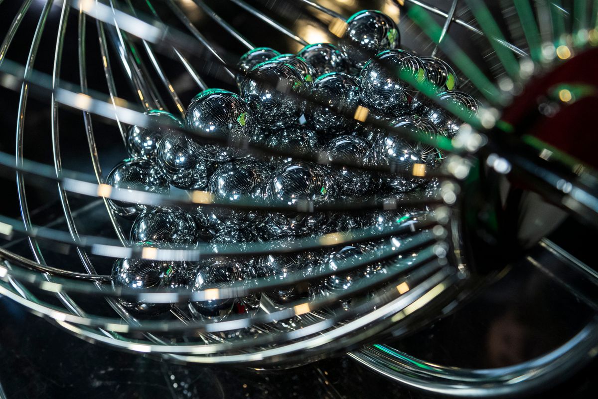 Budapest, 2019. március 23.
Az Ötöslottó kézi számgolyói a SzerencseSzombat közvetítése előtt, az Ötöslottó és a Joker élőközvetítése előtt a budapesti Fortuna stúdióban 2019. március 23-án.
MTI/Mónus Márton