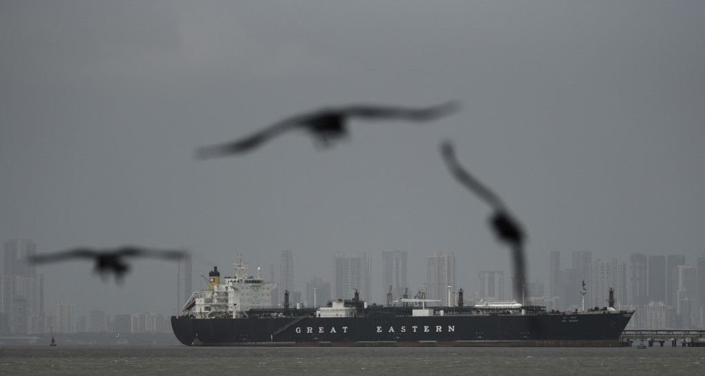 A Hormuzi-szoros lezárása példátlan zavart okoz az energiaellátásban (Illusztráció, forrás: NurPhoto via AFP)