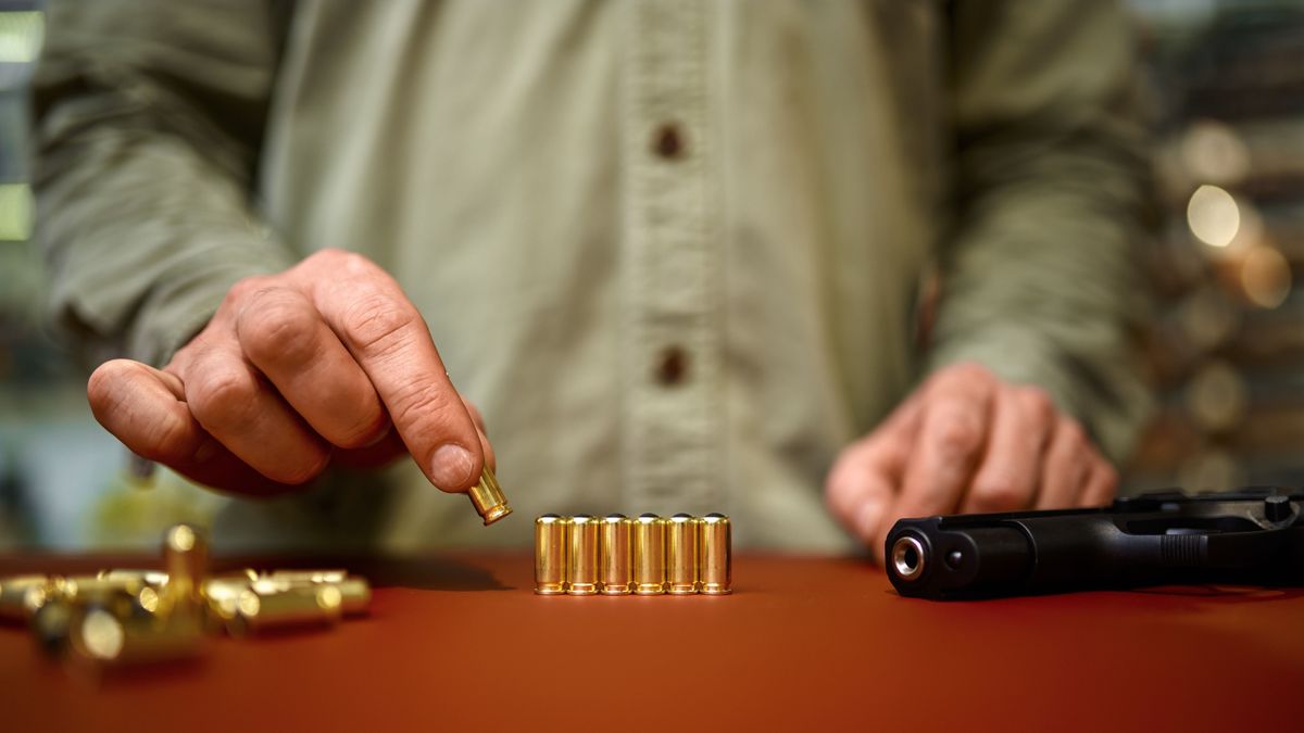 Otthon készített lőszereket árult egy férfi, vádat emeltek ellene