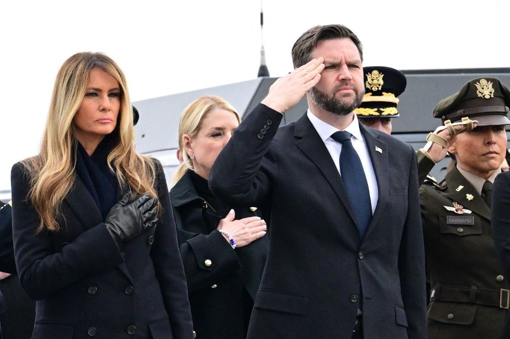 Az Egyesült Államok ott marad a Hormuzi-szoros térségében, a béketárgyalásokat pedig J. D. Vance vezetheti majd