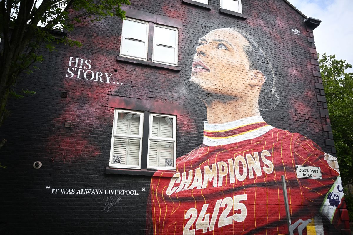 Virgil van Dijk falfestménye az Anfield környékén, aki a hétvégén győztes gólt szerzett az Everton ellen