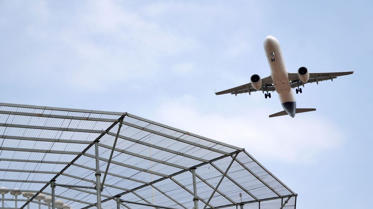 Ha nyaralni készül, jobb, ha tudja, mekkora az esélye, hogy bevezetik a kerozinfelárat