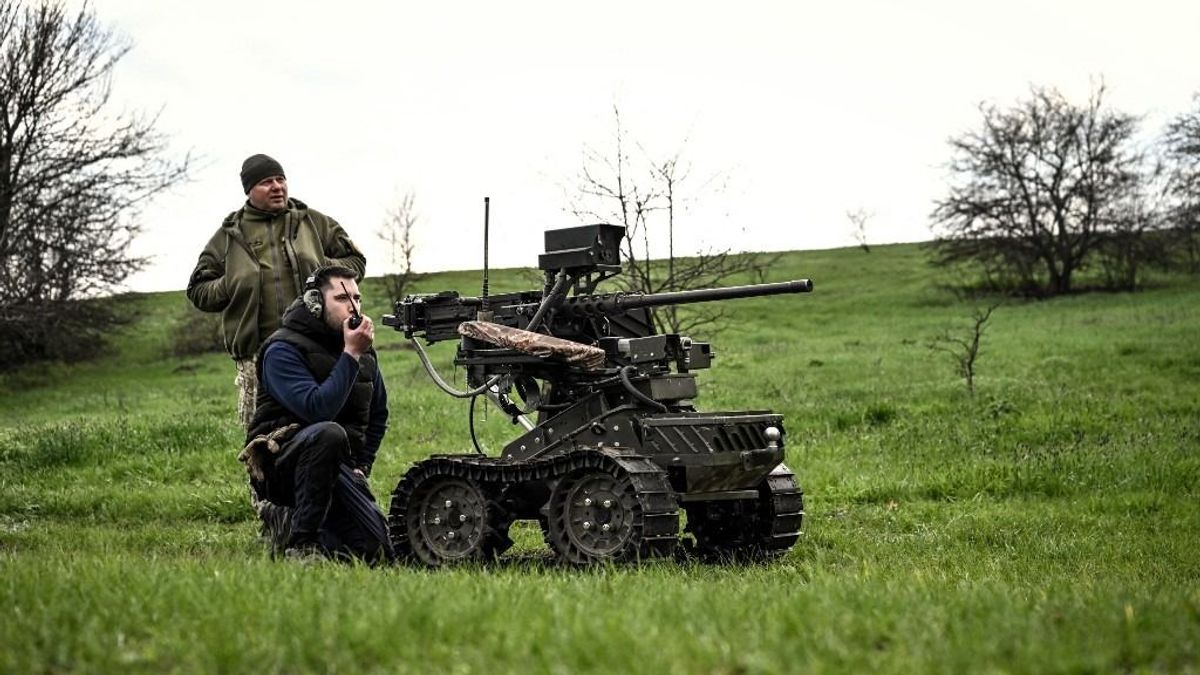 Új fegyver a fronton: robotokkal váltják ki a katonákat Ukrajnában + videó