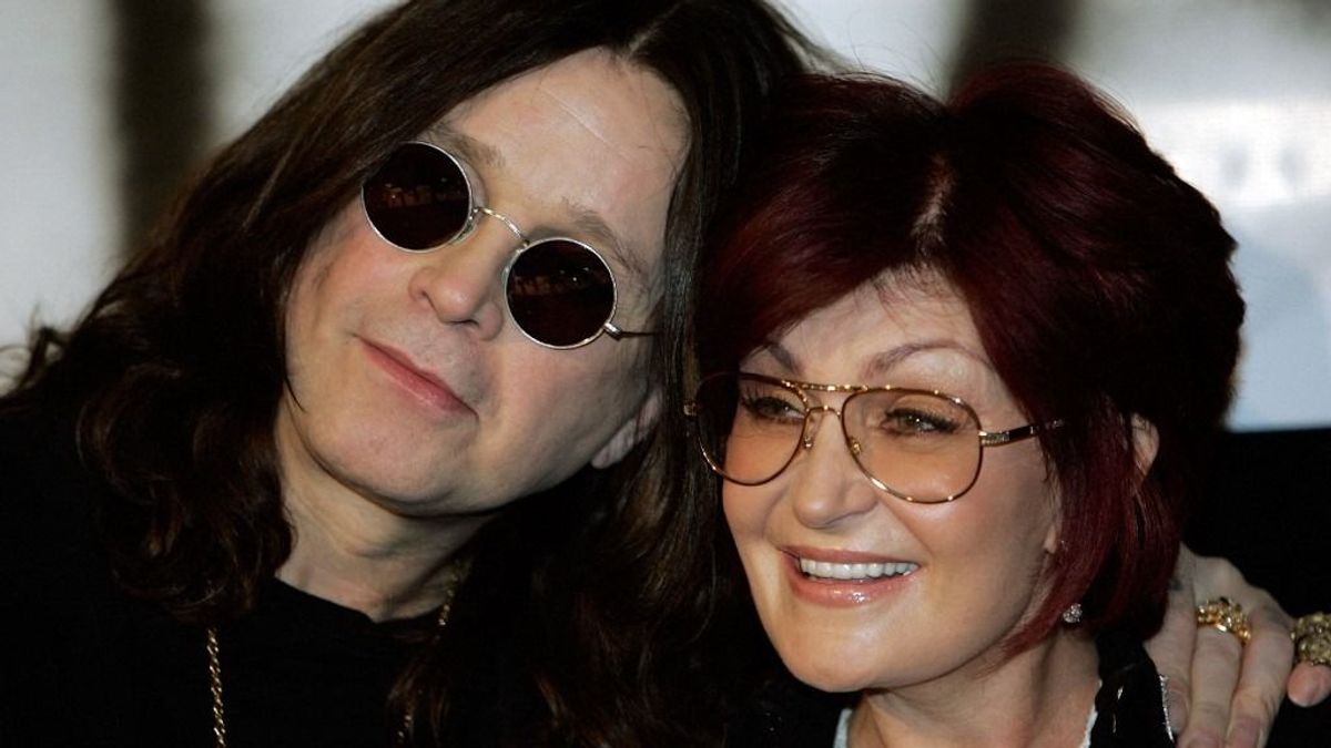 Csaknem 5,5 milliárd forintért árulják Ozzy Osbourne legendás villáját – így néz ki belülről +videó