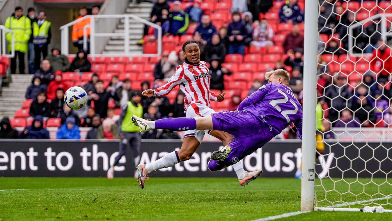 Tóth Balázs
Blackburn Rovers goalkeeper Balazs Toth makes a save with his feet to deny Lamine Cisse of Stoke City from scoring a goal during the Sky Bet Championship match between Stoke City and Blackburn Rovers at Bet365 Stadium in Stoke On Trent, United