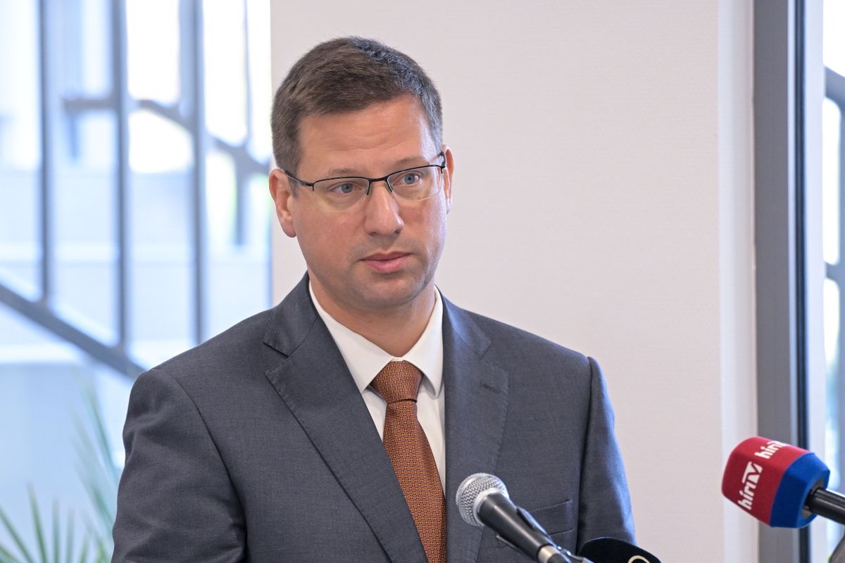 Cegléd, 2026. április 8.
Gulyás Gergely, a Miniszterelnökséget vezető miniszter beszédet mond a Ceglédi Toldy Ferenc Kórház és Rendelőintézet új járóbeteg-szakrendelőjének átadóünnepségén 2026. április 8-án.
MTI/Szigetváry Zsolt