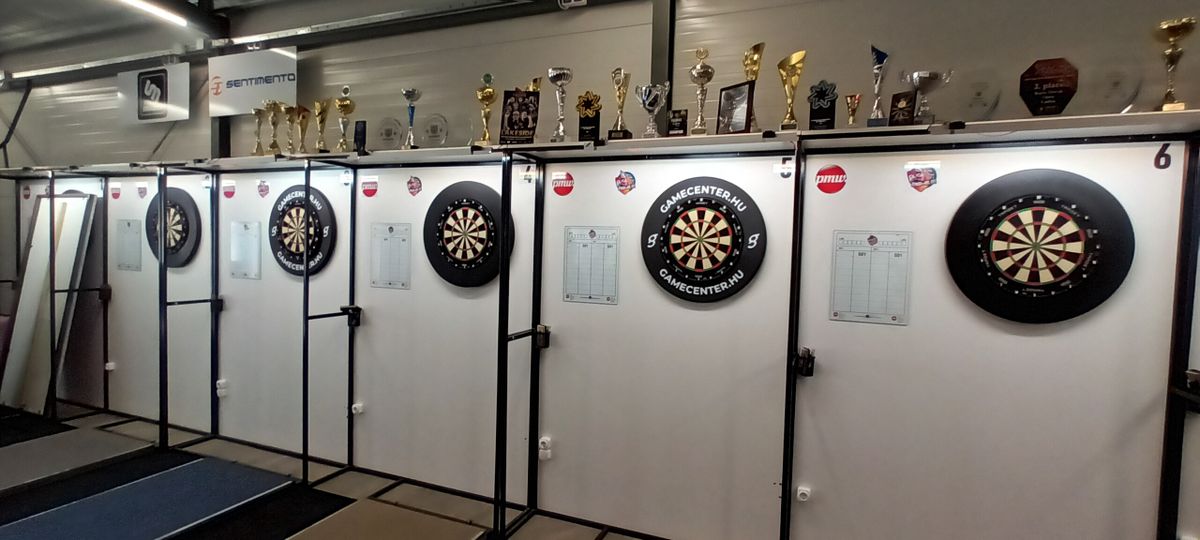 Az Érd-EL SE dartstermében tizenhat táblán gyakorolhatnak a játékosok