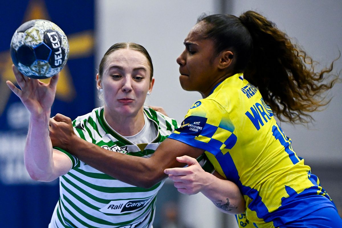 Érd, 2026. április 19.
Simon Petra Anna, a Ferencváros (b) és Suzanne Wajoka, a Metz HB játékosa a női kézilabda Bajnokok Ligája negyeddöntőjében játszott FTC-Rail Cargo Hungaria - Metz Handball első mérkőzésen az Érd Arénában 2026. április 19-én.
MTI/Hegedüs Róbert