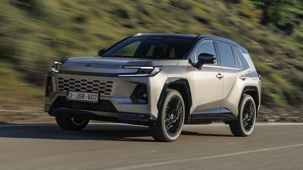 Ez lehet a világ kedvenc SUV-ja, de már a kínai túlerővel is dacolnia kell