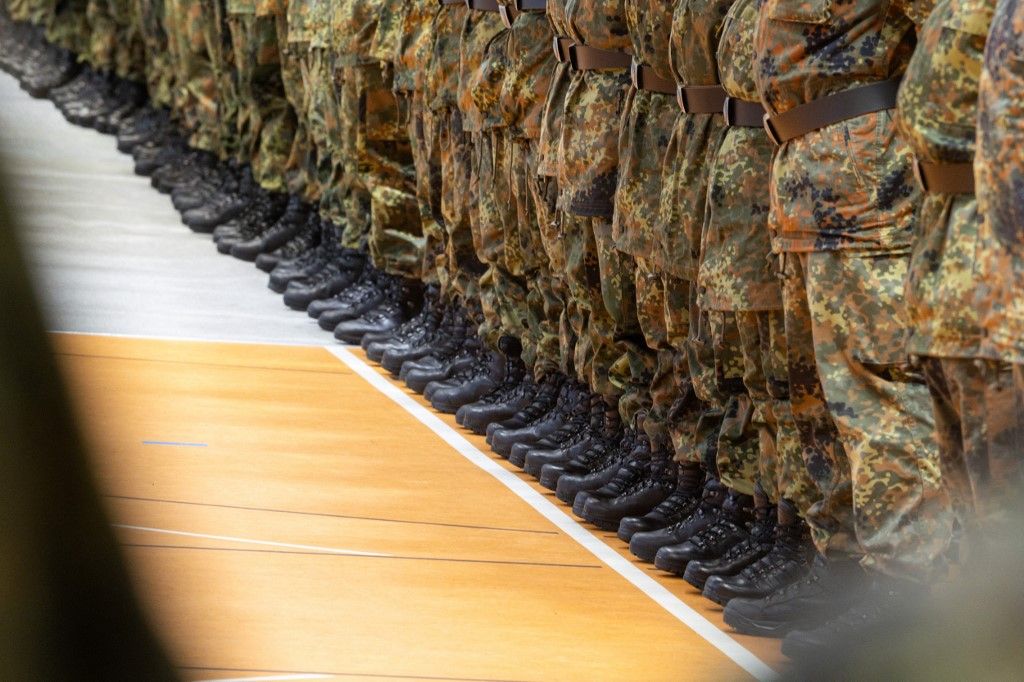 26 October 2025, Thuringia, Oberhof: Soldiers from the Bundeswehr's Homeland Security Regiment 5 stand at a public regimental roll call in the sports hall. Around 160 recruits take their ceremonial oath here. Photo: Michael Reichel/dpa (Photo by MICHAEL REICHEL / dpa Picture-Alliance via AFP)