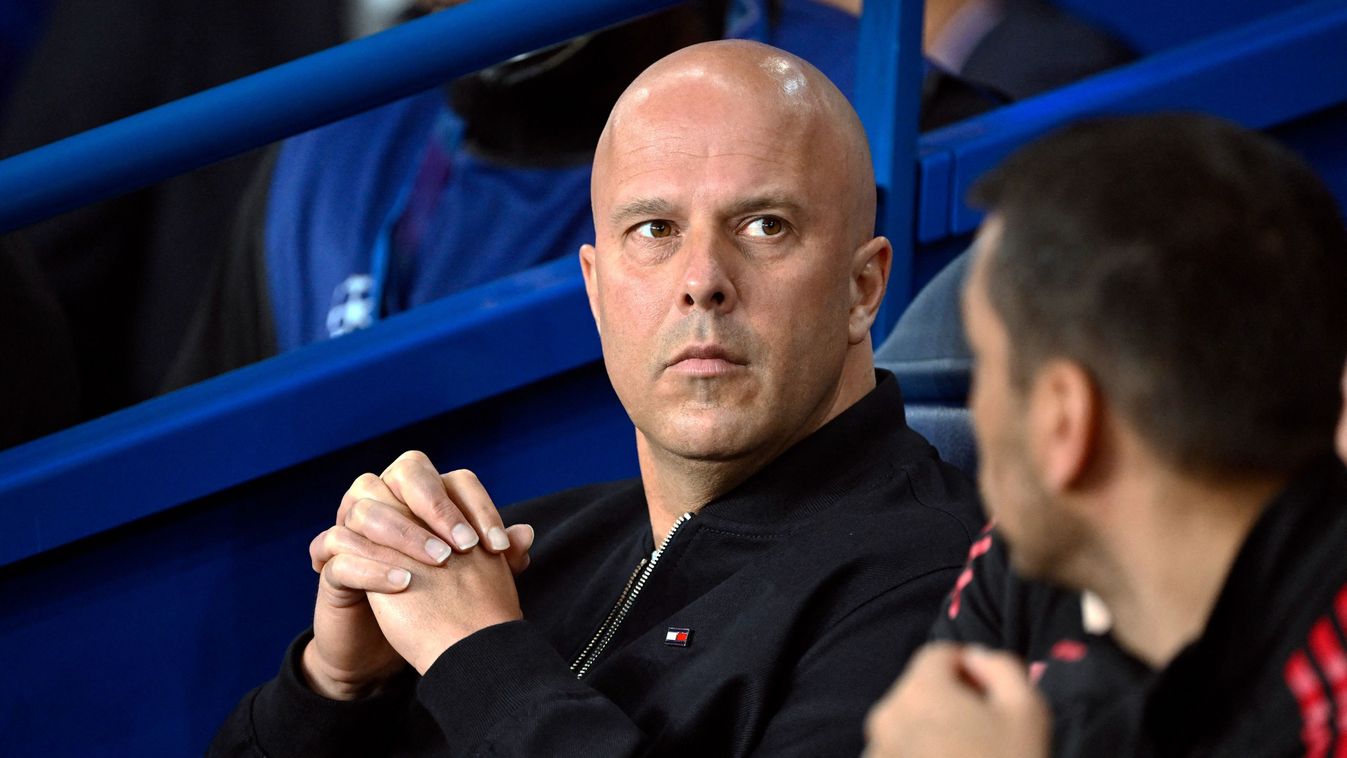 Arne Slot egyre nehezebb helyzetben a Liverpool kispadján