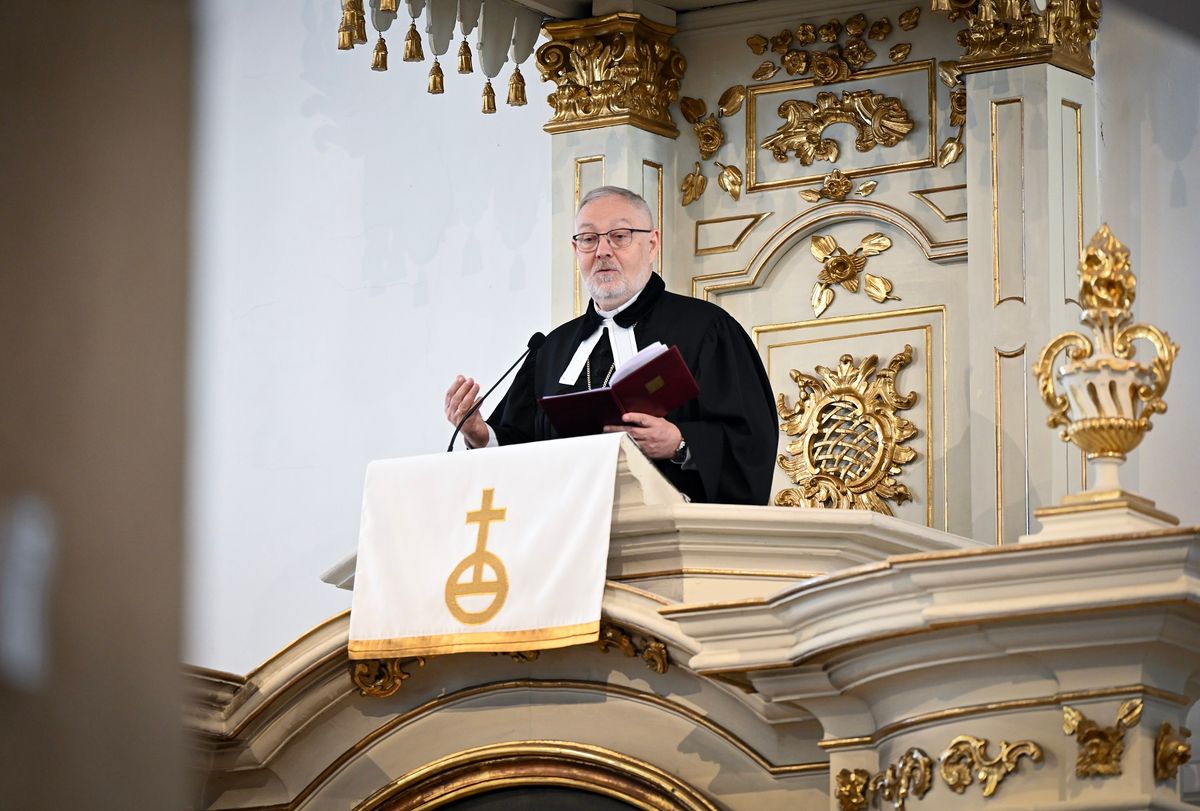 Győr, 2026. április 5.
Szemerei János, a Magyarországi Evangélikus Egyház elnök-püspöke igét hirdet a húsvétvasárnapi ünnepi istentiszteleten a győri evangélikus Öregtemplomban 2026. április 5-én.
MTI/Krizsán Csaba