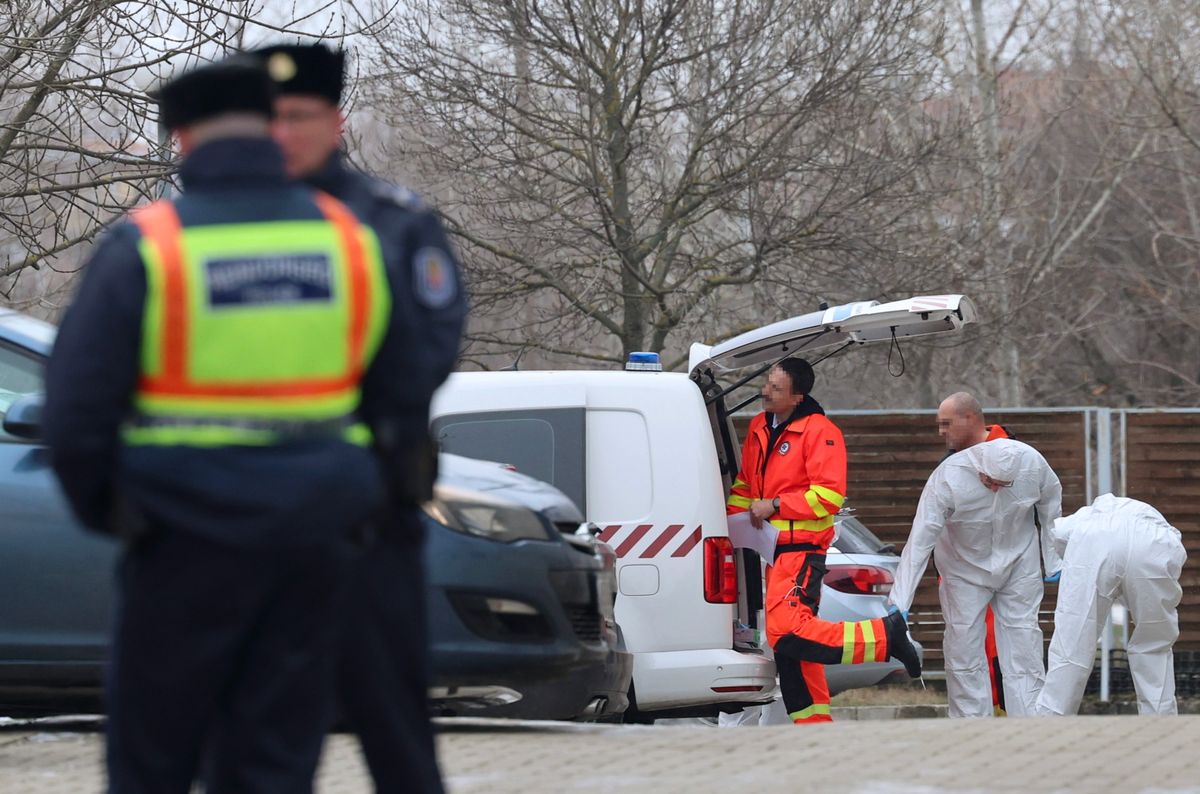 Budapest, 2026. január 5.
Rendőrök és mentők Dudás Miklós világbajnok kajakos otthonánál Budapesten 2026. január 5-én. A sportoló otthonában elhunyt.
MTI/Mihádák Zoltán