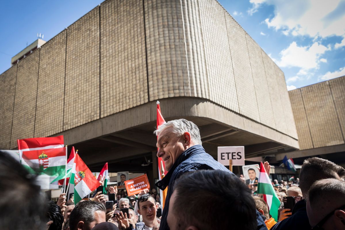 Salgótarján, 2026. április 11.
A Miniszterelnöki Kommunikációs Főosztály által közreadott képen Orbán Viktor miniszterelnök, a Fidesz elnöke országjárásának salgótarjáni állomásán 2026. április 11-én.
MTI/Miniszterelnöki Kommunikációs Főosztály/Kaiser Ákos