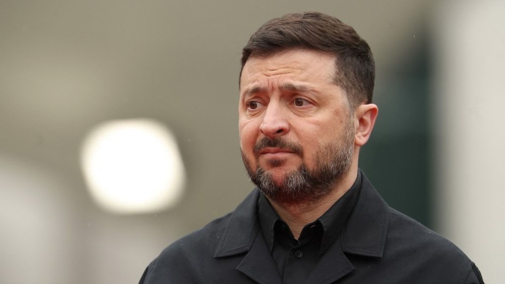 Zelenszkij évekkel hosszabbította meg a nép háborús sarcolását