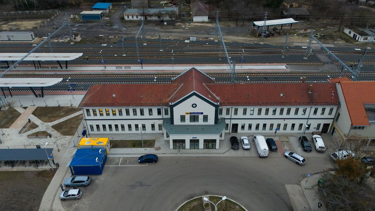 Nincs megállás: újabb vasútállomások újulnak meg a Balaton környékén