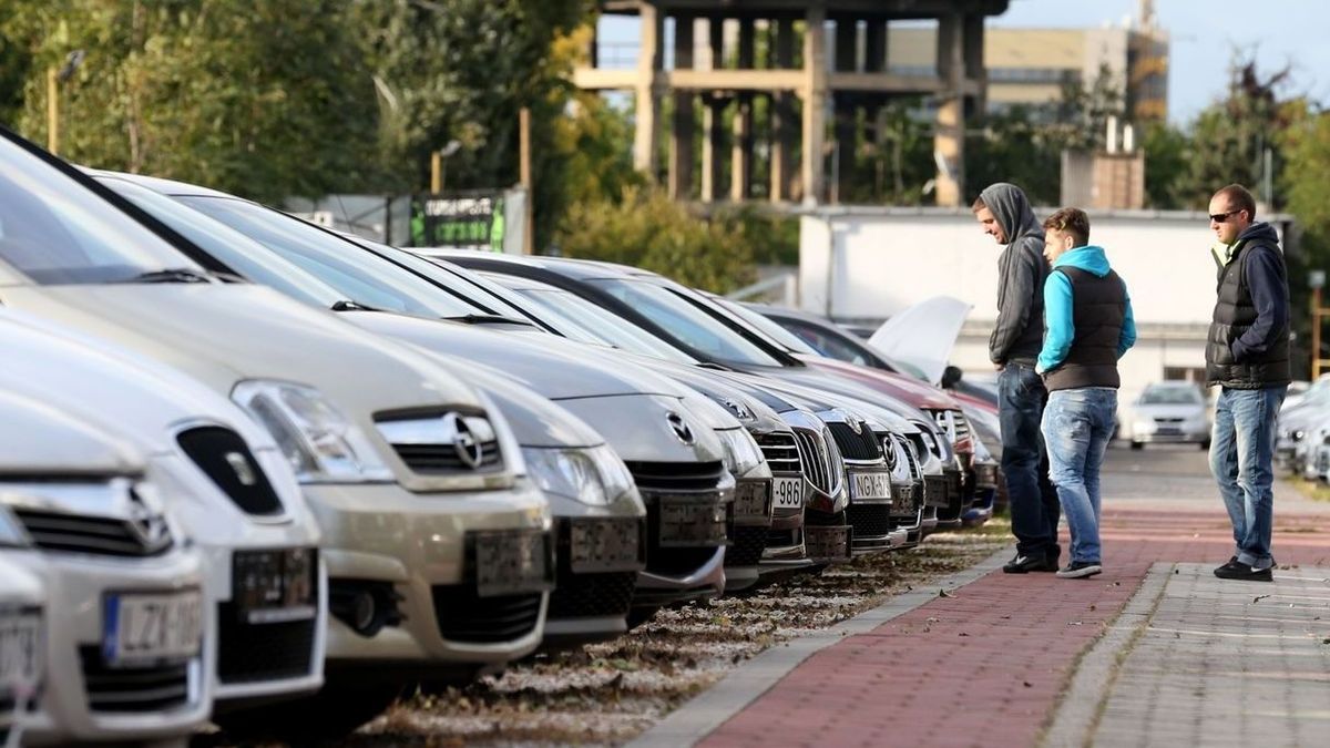 Soha nem látott számok: márciusban felrobbant a magyar használtautó-piac