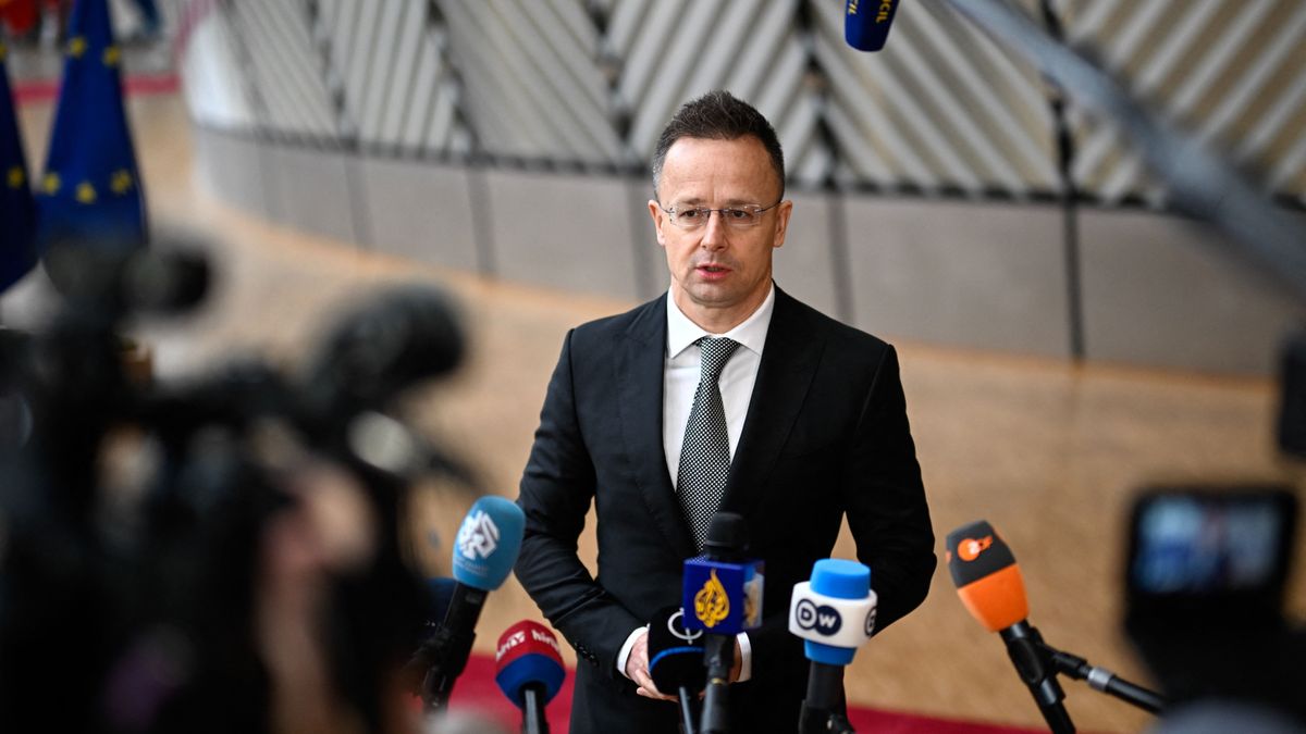 Szijjártó Péter: Folytatódik a durva titkosszolgálati beavatkozás