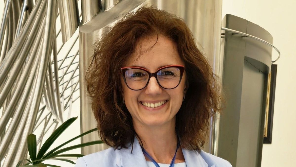 Migrációpárti tanácsadót igazolt a Tisza EP-képviselője