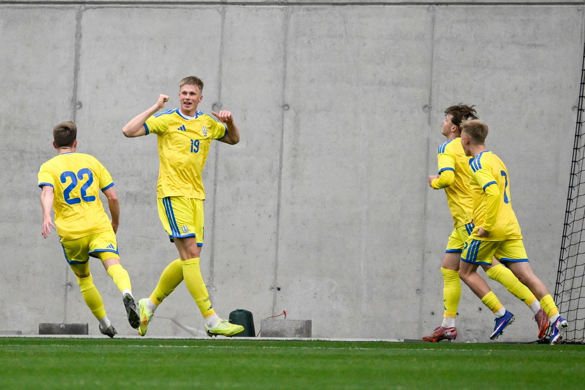 Olekszandr Piscsur (balról a második) kedden gólt lőtt a magyar U21-es válogatottnak, Révész Attila szerint ez könnyen elkerülhető lett volna, az MLSZ ezt máshogy gondolja
