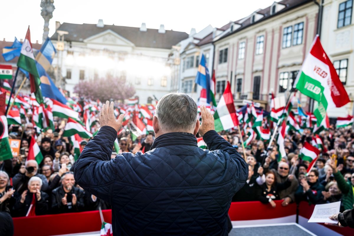 Orbán Viktor miniszterelnök és szimpatizánsai Sopronban