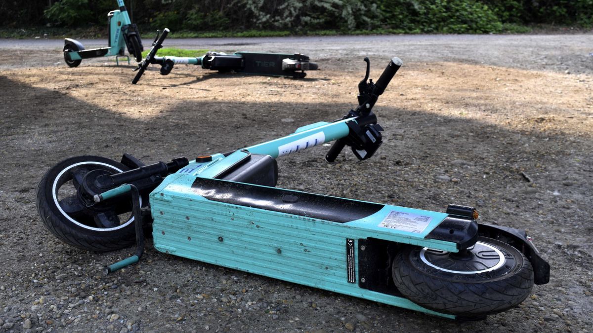 Az egekbe ugrott a rollerbalesetek száma, az Országos Mentőszolgálat figyelmeztet a veszélyekre