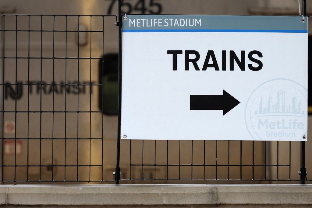 EAST RUTHERFORD, NEW JERSEY - DECEMBER 29: An exterior view of the Meadowlands Sports Complex New Jersey Transit rail line train station before the game between the New York Giants and the Indianapolis Colts at MetLife Stadium on December 29, 2024 in East Rutherford, New Jersey.   Luke Hales/Getty Images/AFP (Photo by Luke Hales / GETTY IMAGES NORTH AMERICA / Getty Images via AFP)