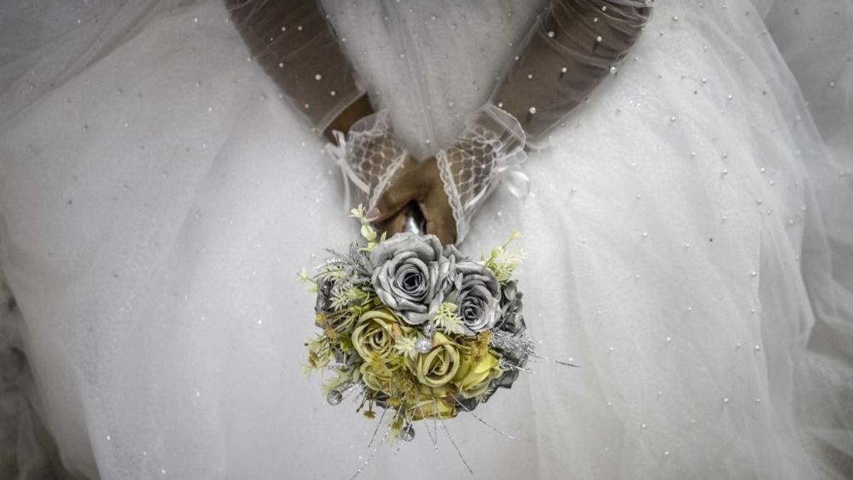 Semmitől sem riadnak vissza a migránsok, hogy félrevezessék a hatóságokat