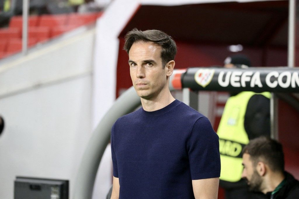 A Rayo Vallecano edzője, Iñigo Pérez előnyhöz szerette volna segíteni csapatát a Varga Barnabás által is erősített AEK Athén ellen a Konferencialiga negyeddöntős párharcában