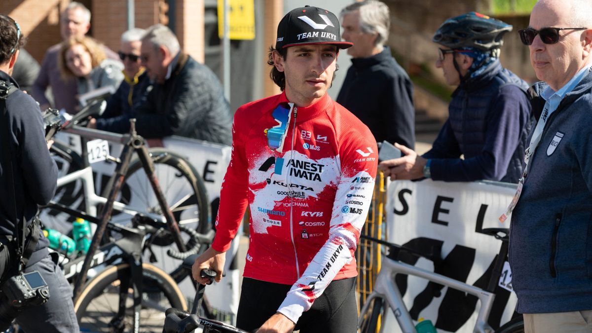 Újabb versenyen a Tour de Hongrie-ról kitiltott magyar csapat, ünnepelhet a korábbi F1-pilóta + videó