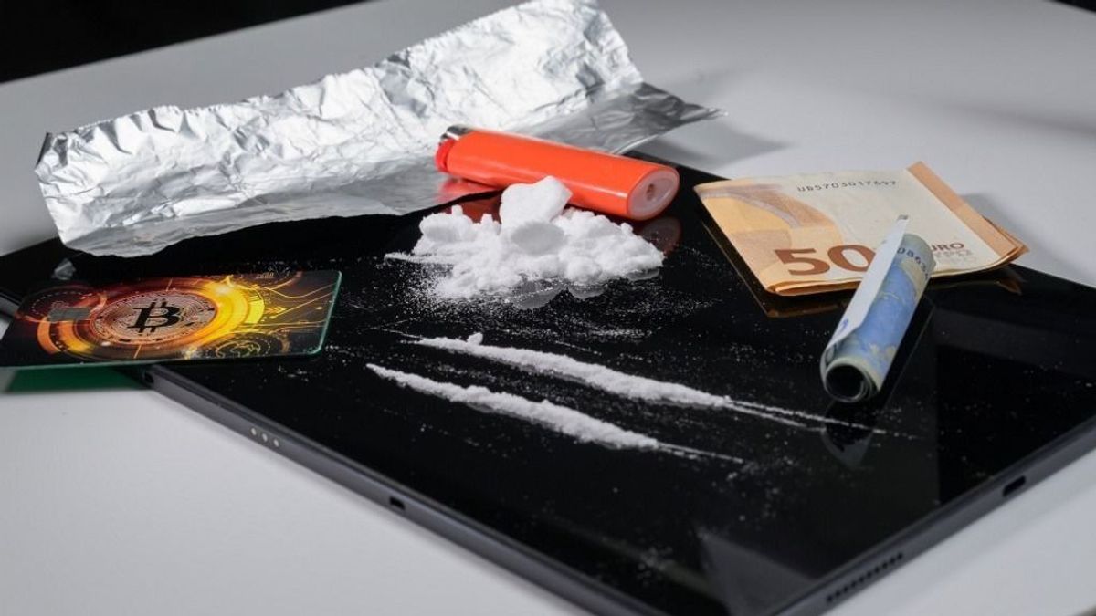 Kokain a pult alól: kábítószer-elosztókká váltak a brit kisboltok, reszketnek a helyiek + videó